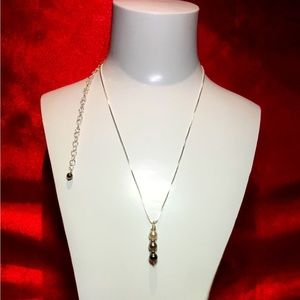 Elegant silver and pearl necklace.